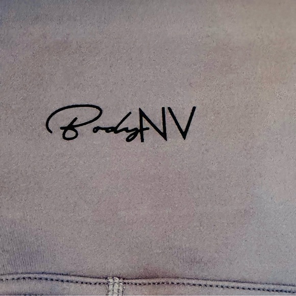 Body NV Women's Gray Zip-Up Athletic Top and Leggings Set - Picture 14 of 15